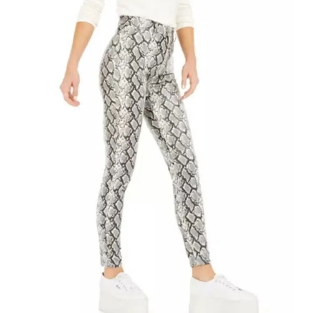 NWT Kendall + Kylie high rise animal jeans. 24